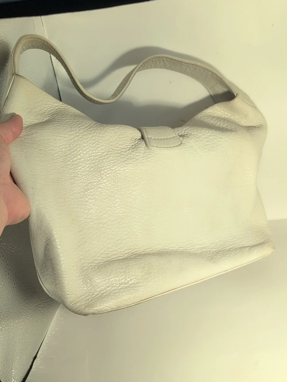 Dooney & Bourke Annalisa medium logo lock sac Cream.